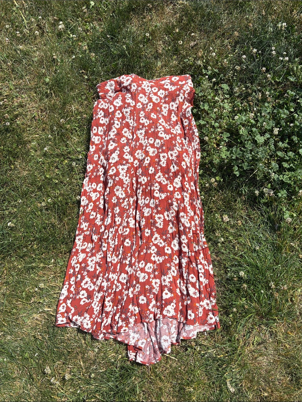 bobeau Rust Floral Tiered Midi Skirt with White Daisies
